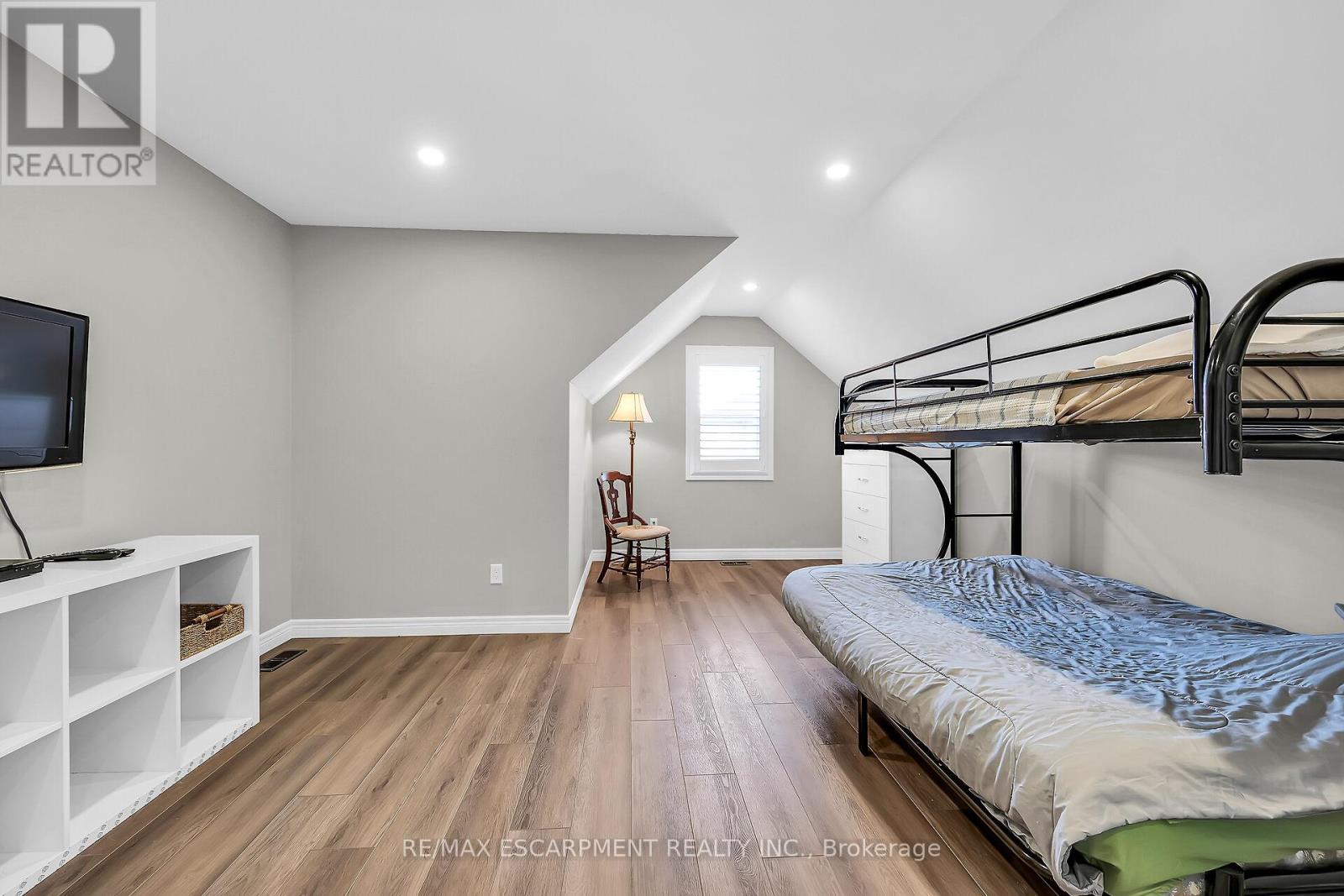 Photo 31 of 13 A Cumberland Street, Brantford ON
