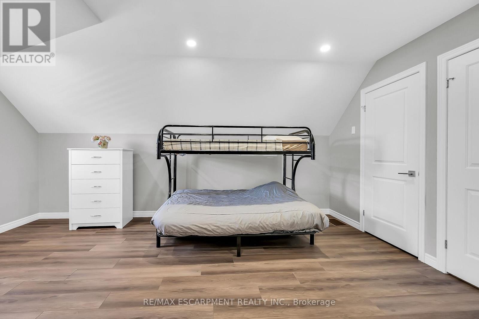 Photo 33 of 13 A Cumberland Street, Brantford ON