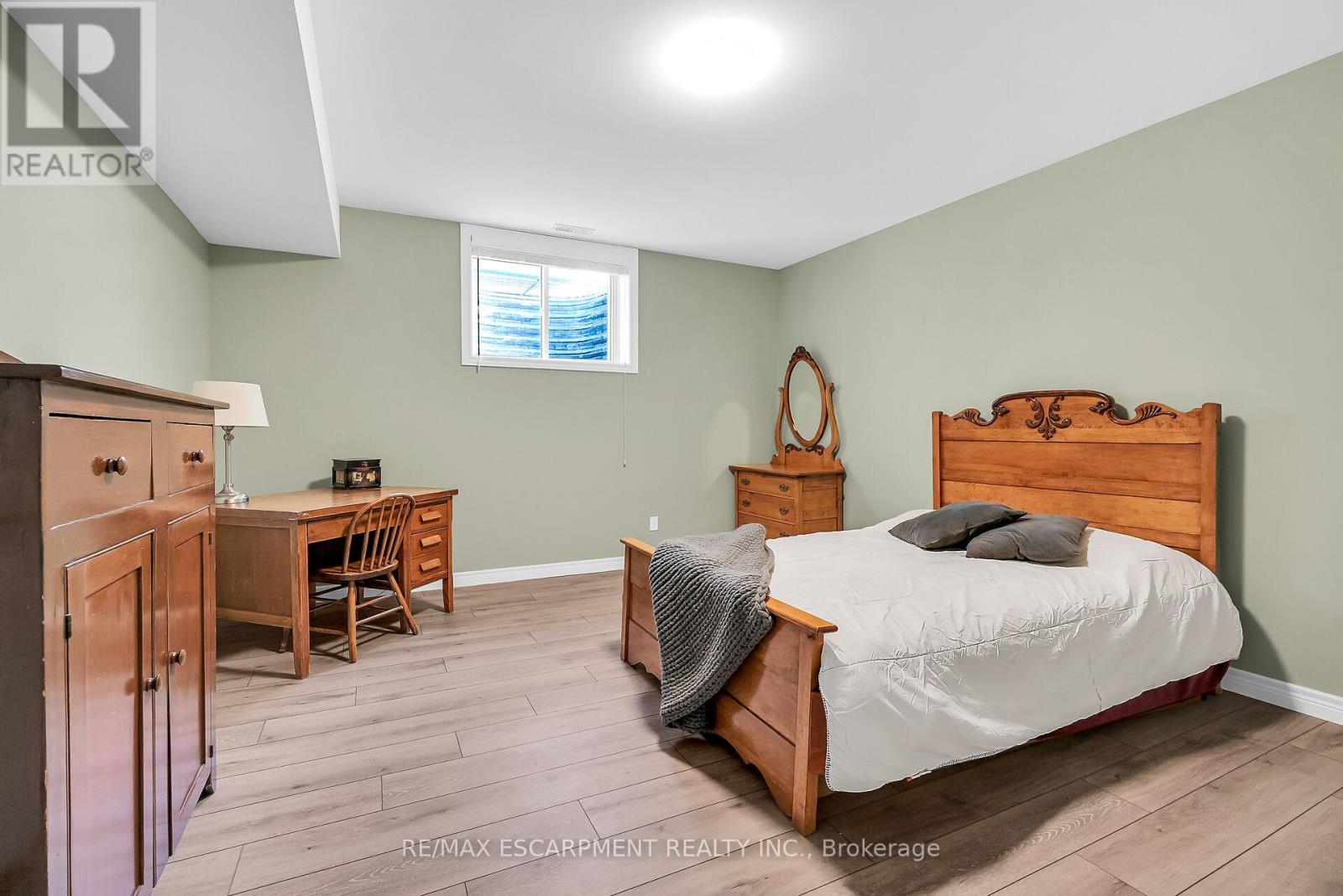 Photo 41 of 13 A Cumberland Street, Brantford ON