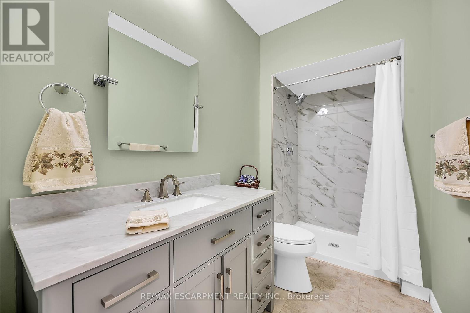 Photo 44 of 13 A Cumberland Street, Brantford ON