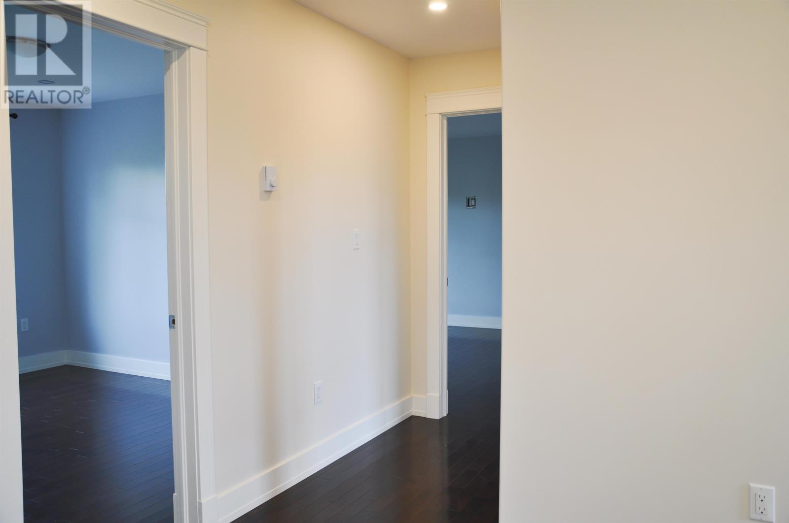 50 ENGLAND CIRCLE - 32