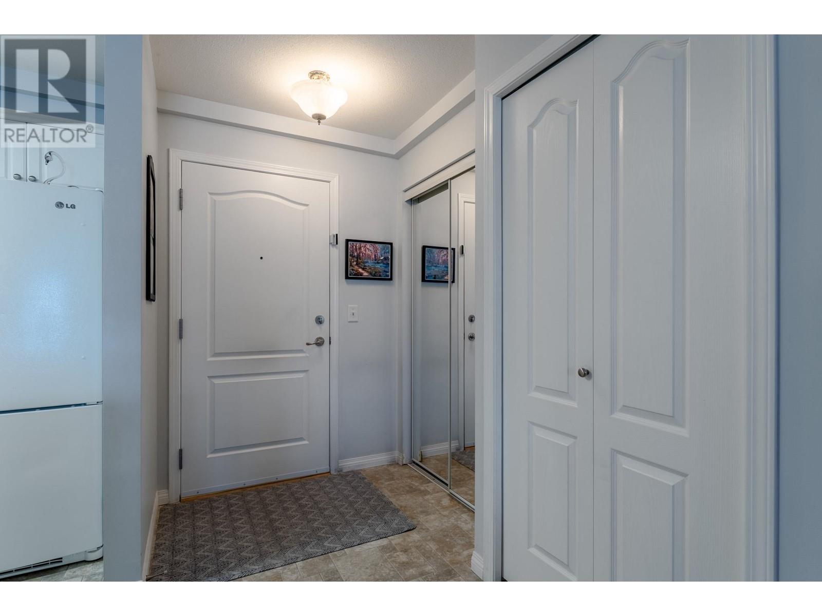 203 710 Rutland Road North, Kelowna