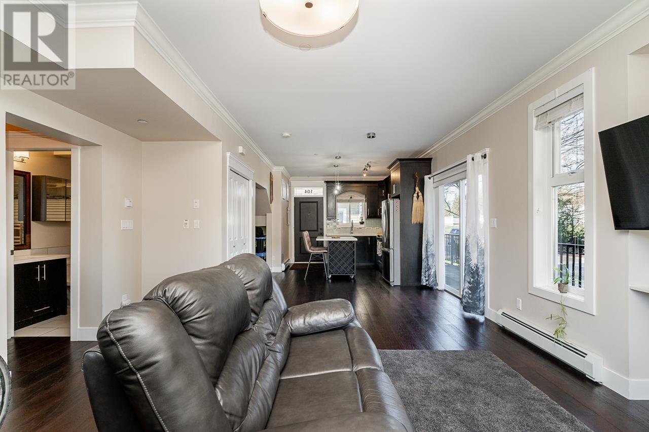 104 3488 SEFTON STREET, Port Coquitlam real estate listing R2985117