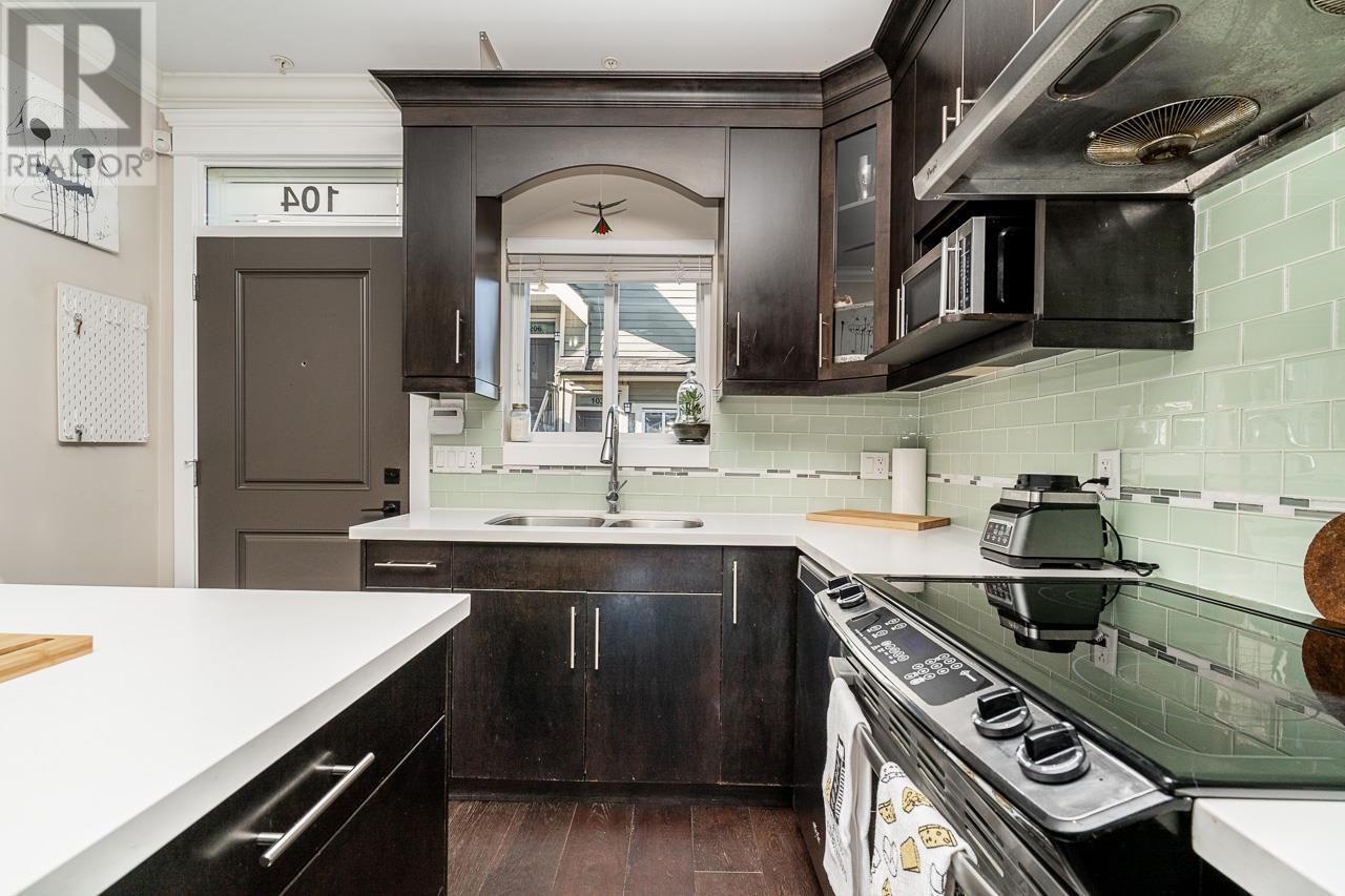 104 3488 SEFTON STREET, Port Coquitlam real estate listing R2985117
