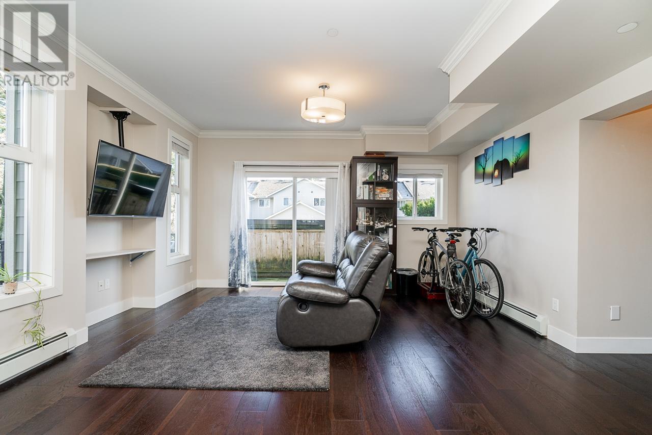 104 3488 SEFTON STREET, Port Coquitlam real estate listing R2985117