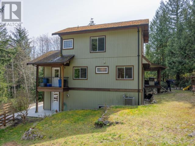 6818 IRVINE STREET, Powell River