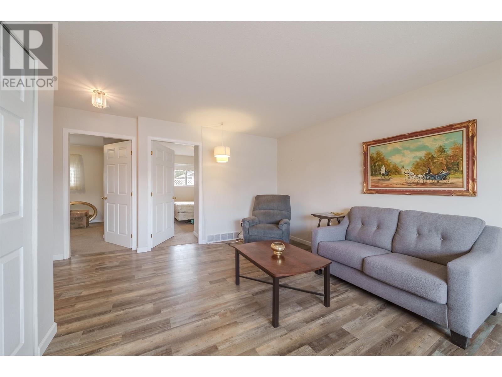 19 204 8TH STREET, 100 Mile House