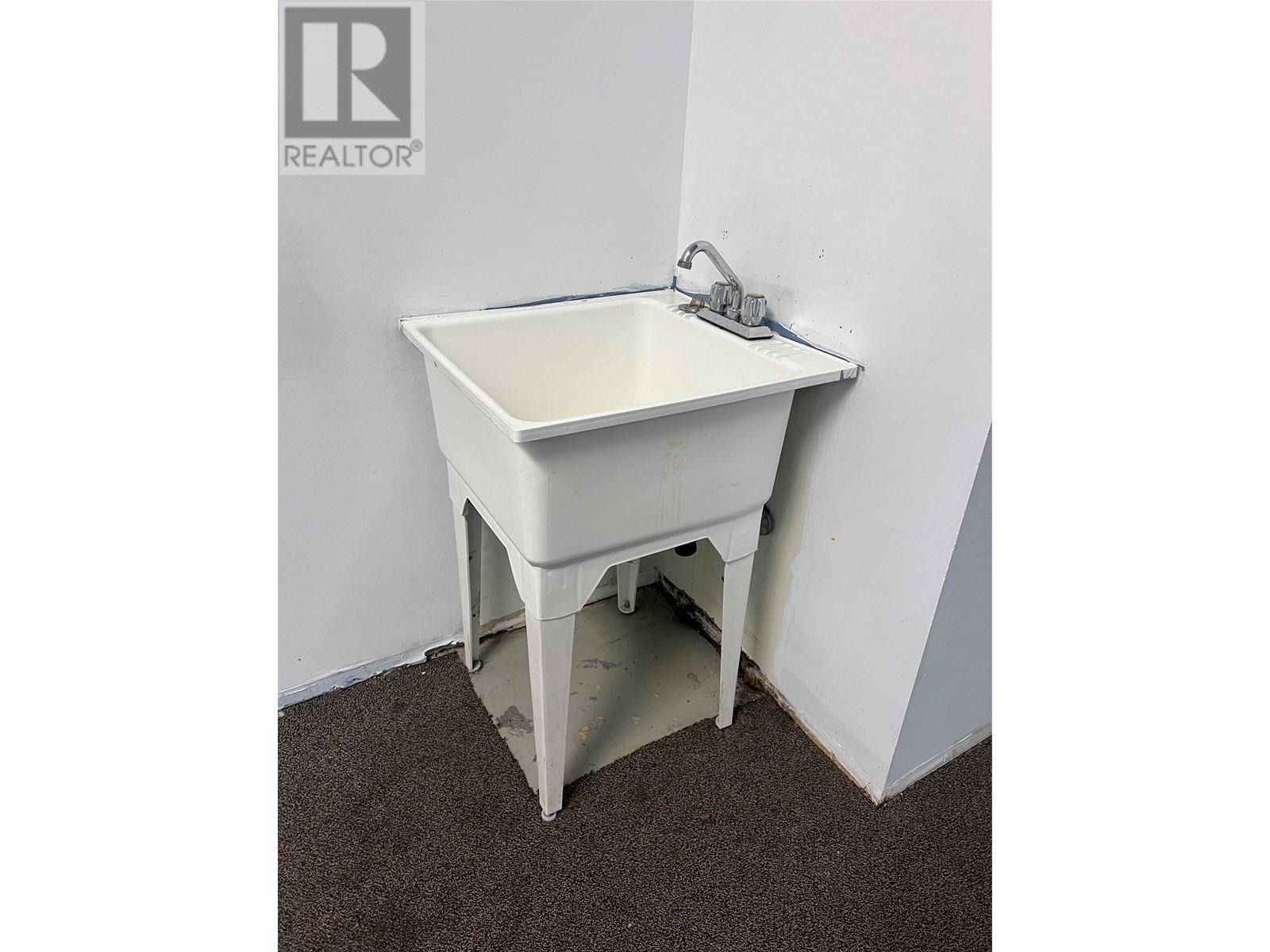 915 Ellis Street, Kelowna