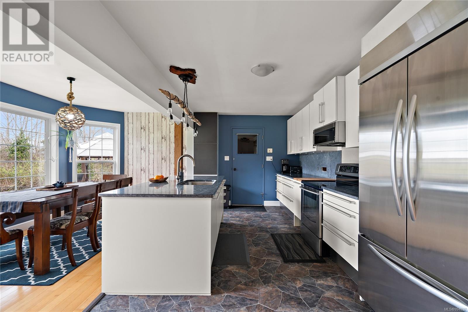 2066 McTavish Rd, North Saanich