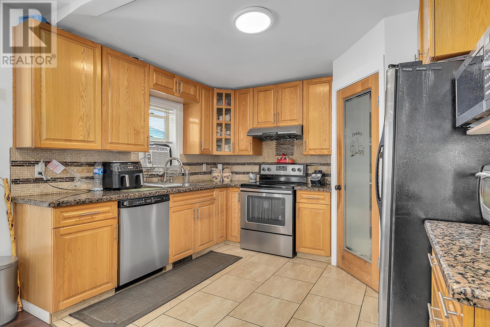 5463 Sumac Street, Oliver