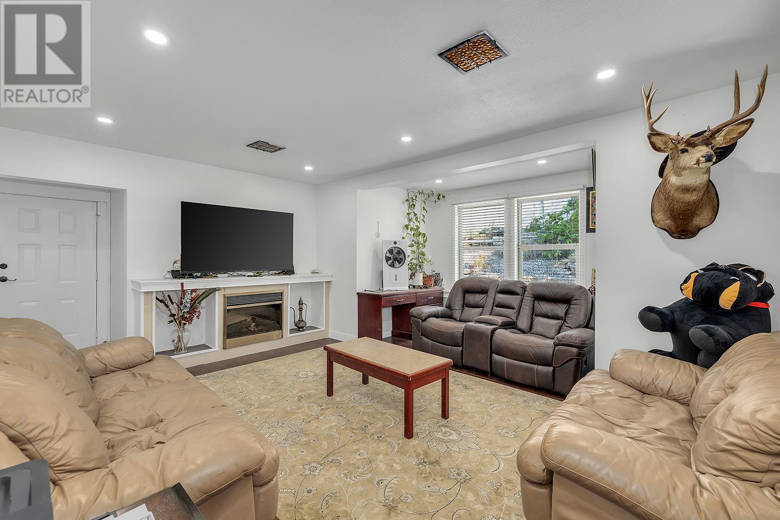 5463 Sumac Street, Oliver