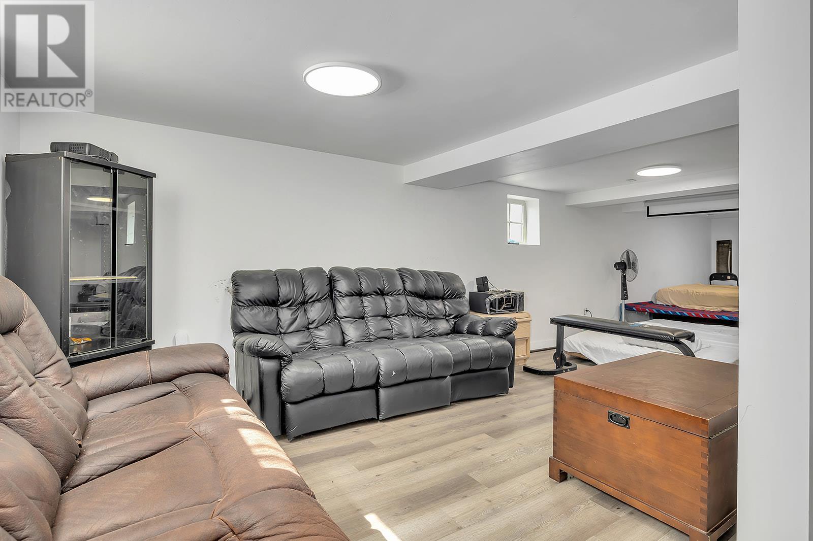 5463 Sumac Street, Oliver