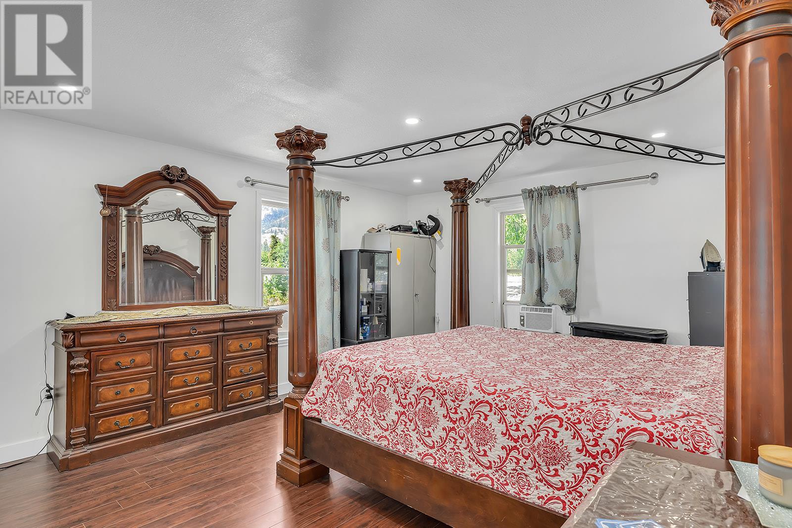 5463 Sumac Street, Oliver