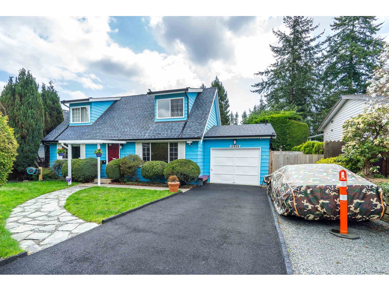 Photo 2 of 15428 Madrona Drive, Surrey BC