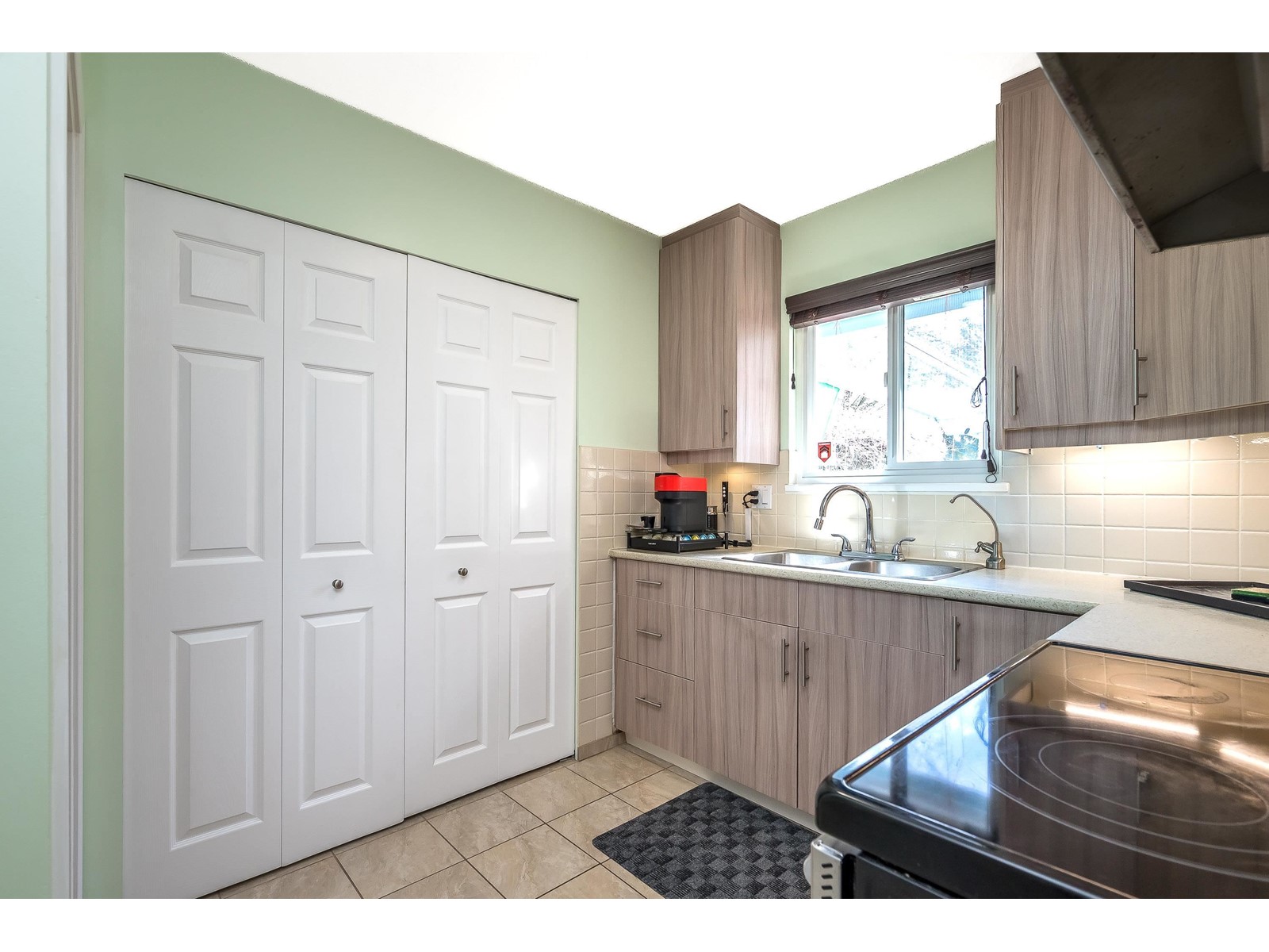 Photo 17 of 15428 Madrona Drive, Surrey BC