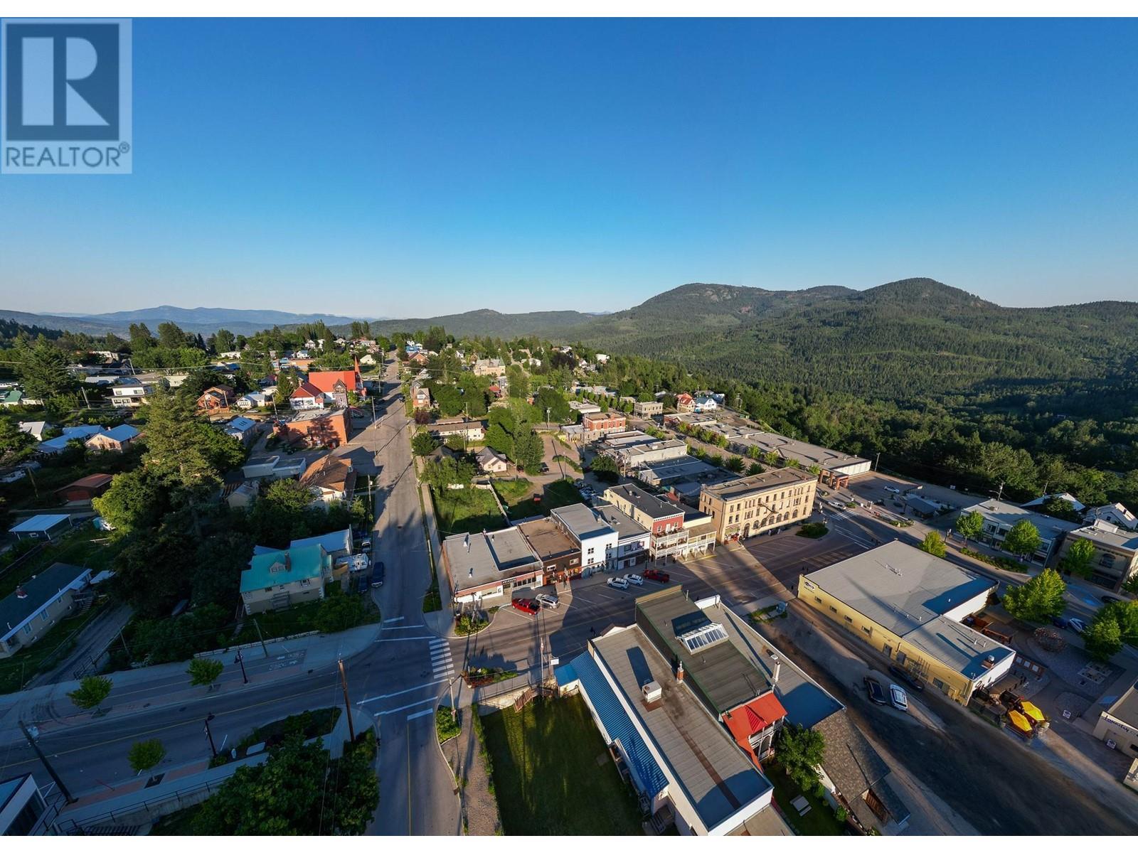 2080 WASHINGTON Street, Rossland