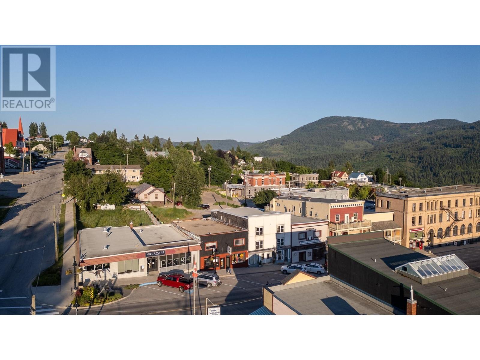 2080 WASHINGTON Street, Rossland