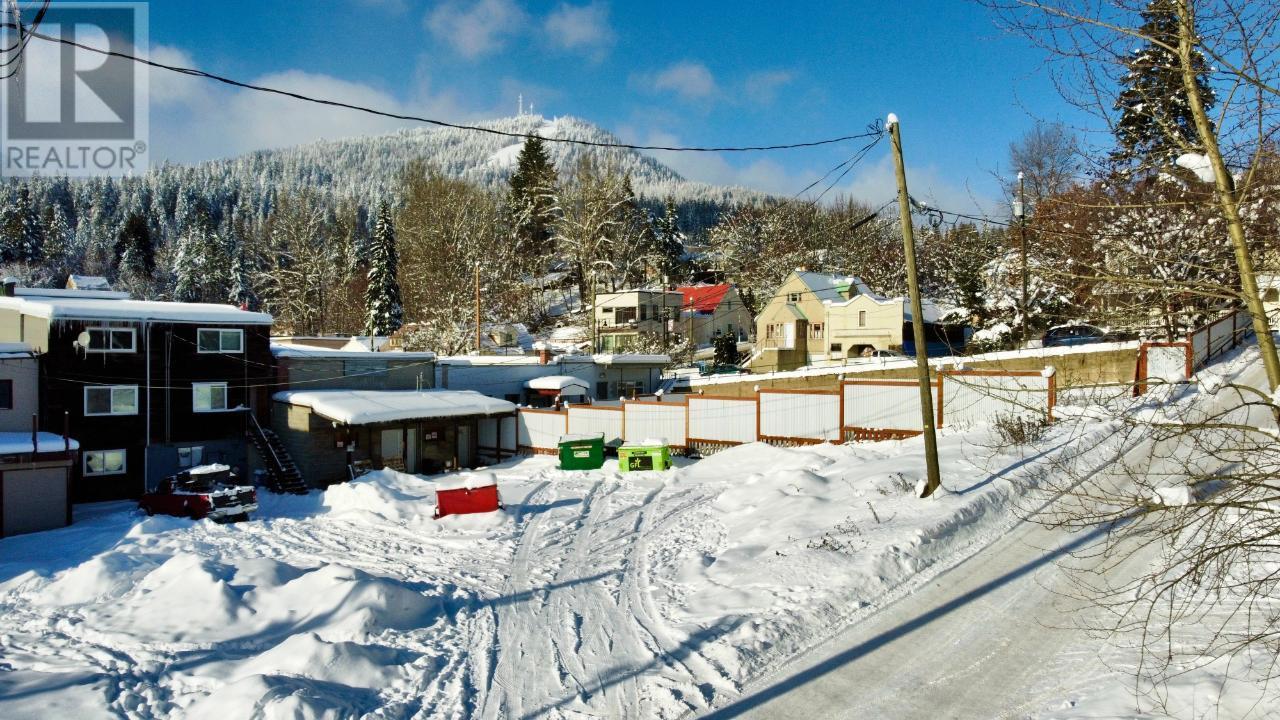 2080 WASHINGTON Street, Rossland