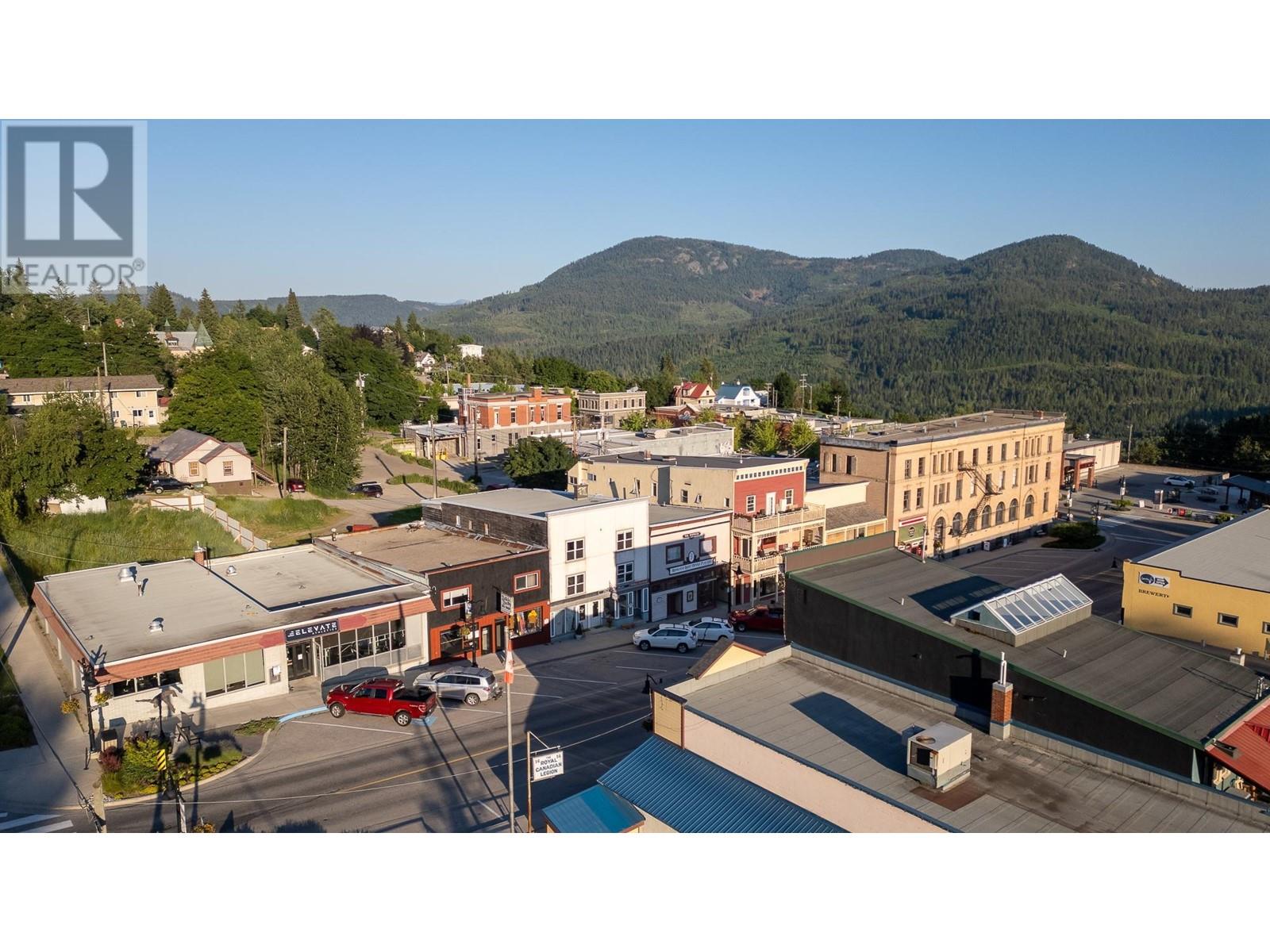 2080 WASHINGTON Street, Rossland