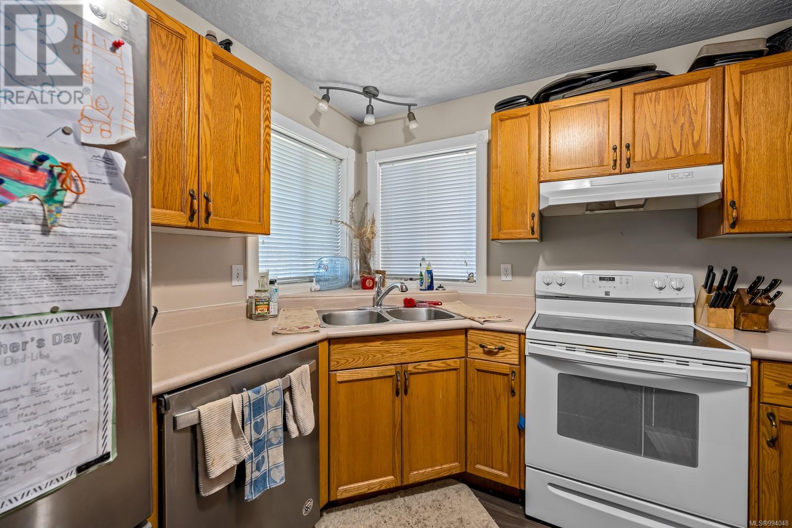 B 4654 Muir Rd, Courtenay real estate listing 994048