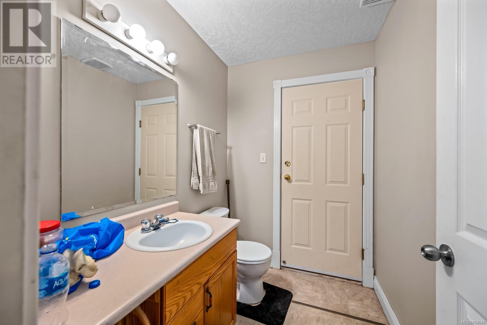 B 4654 Muir Rd, Courtenay real estate listing 994048