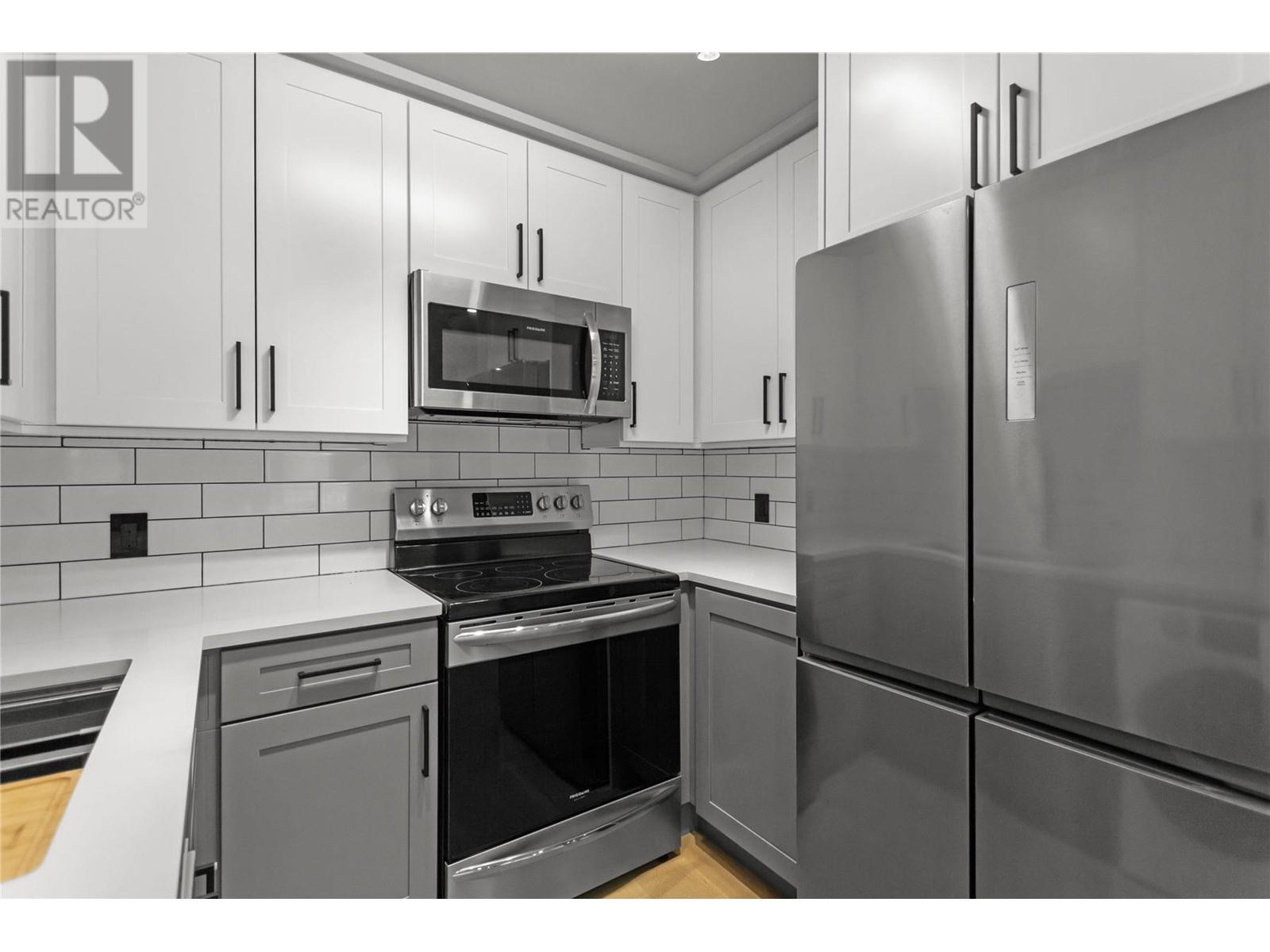 201 1948 COQUITLAM AVENUE, Port Coquitlam real estate listing R2985508