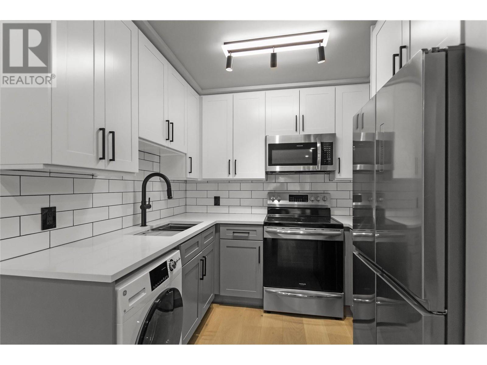 201 1948 COQUITLAM AVENUE, Port Coquitlam real estate listing R2985508