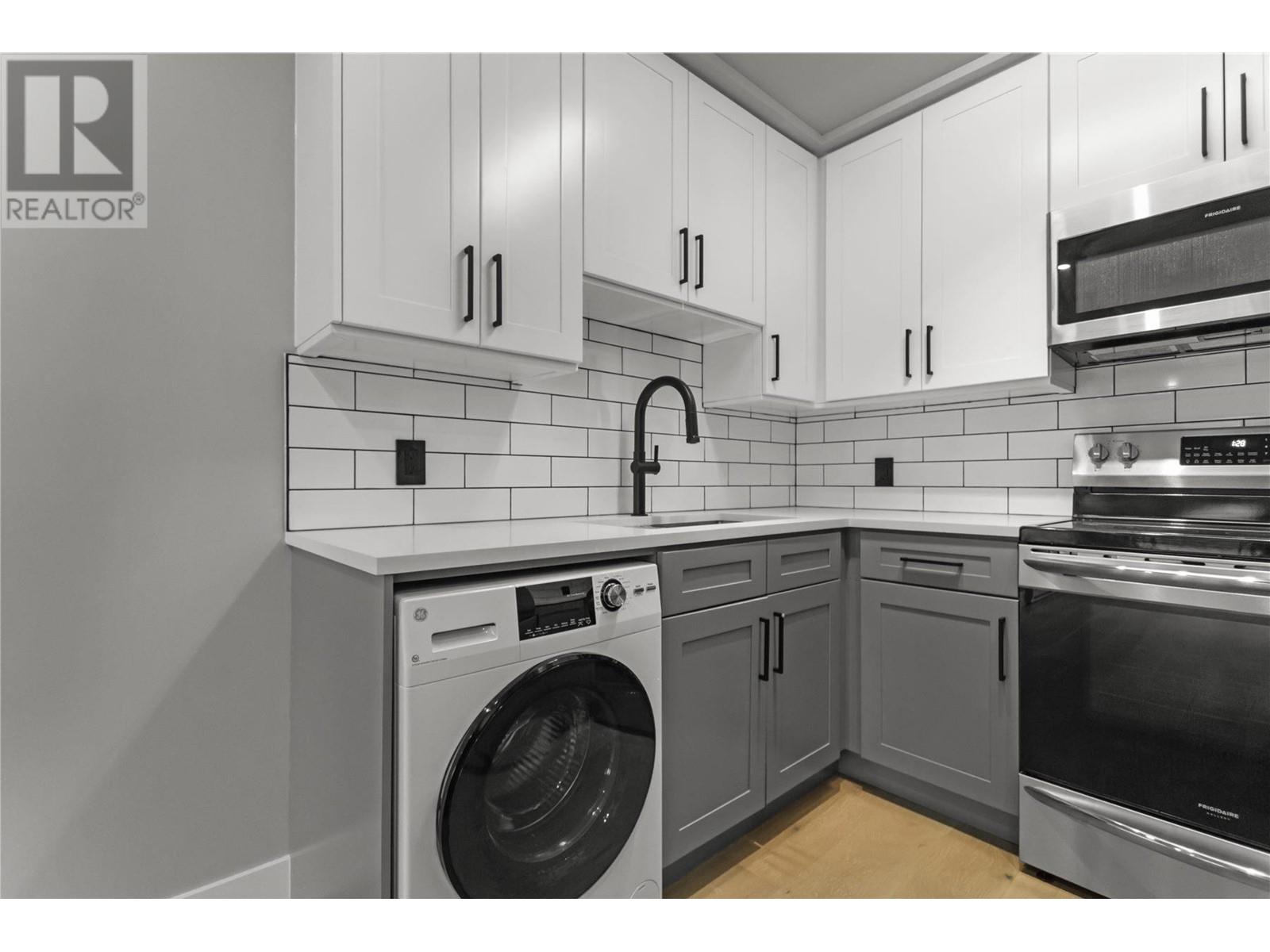 201 1948 COQUITLAM AVENUE, Port Coquitlam real estate listing R2985508