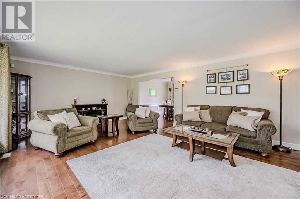 Photo 6 of 11 Coachman Crescent, Hamilton ON