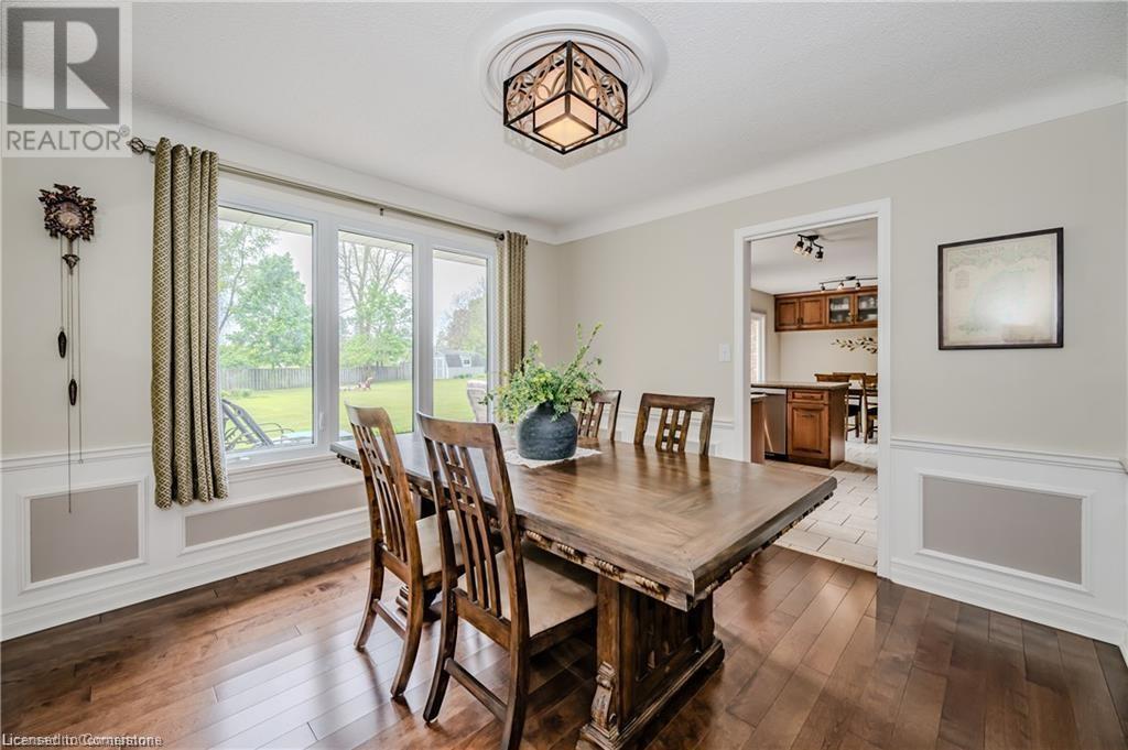 Photo 9 of 11 Coachman Crescent, Hamilton ON