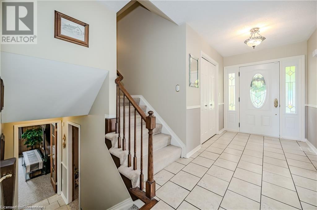 Photo 17 of 11 Coachman Crescent, Hamilton ON