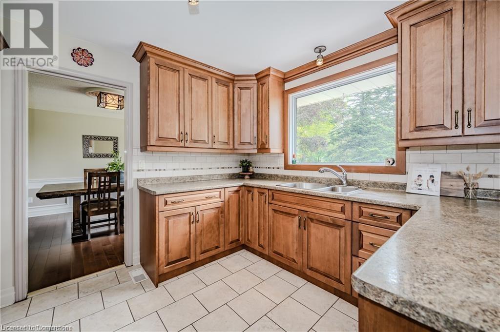 Photo 12 of 11 Coachman Crescent, Hamilton ON