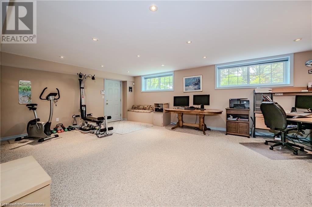 Photo 31 of 11 Coachman Crescent, Hamilton ON