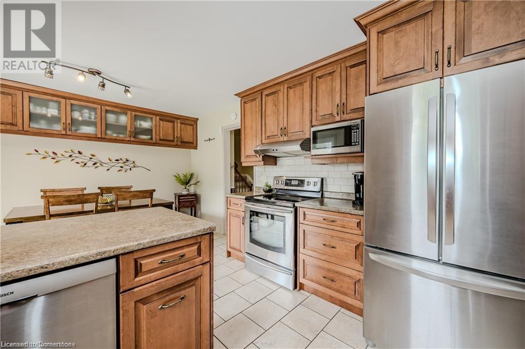 Photo 14 of 11 Coachman Crescent, Hamilton ON