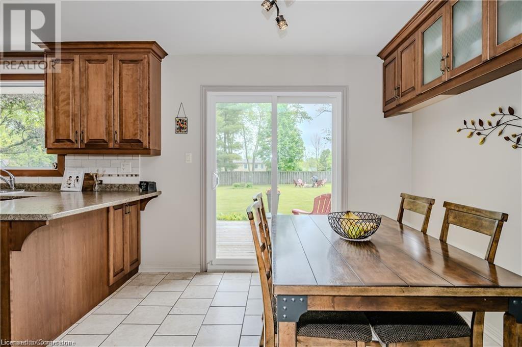 Photo 15 of 11 Coachman Crescent, Hamilton ON