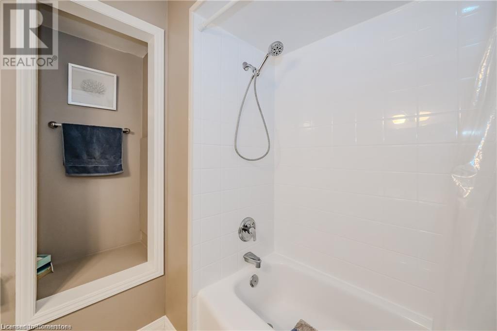Photo 30 of 11 Coachman Crescent, Hamilton ON