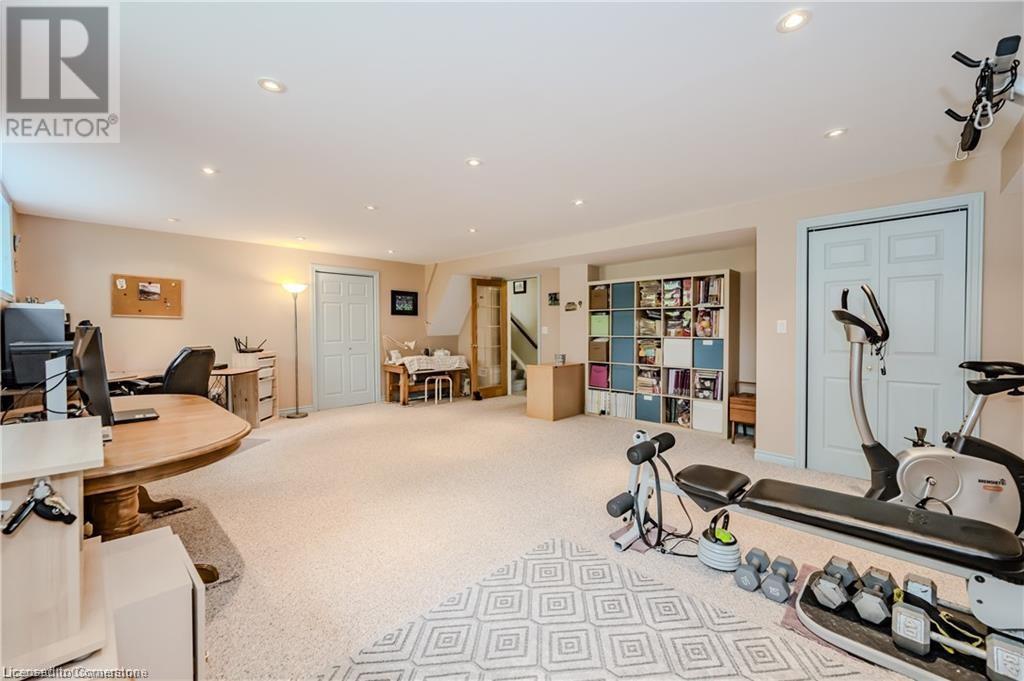 Photo 32 of 11 Coachman Crescent, Hamilton ON