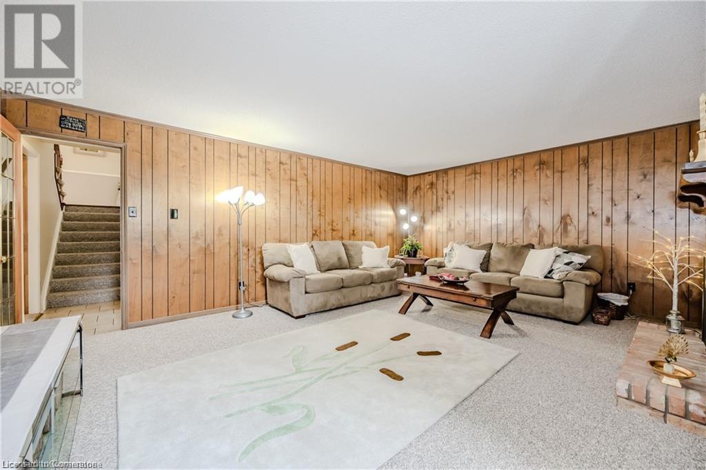 Photo 35 of 11 Coachman Crescent, Hamilton ON