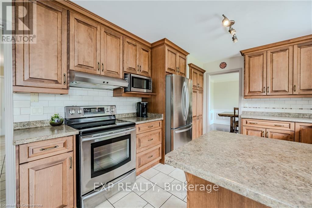 Photo 29 of 11 Coachman Crescent, Hamilton ON