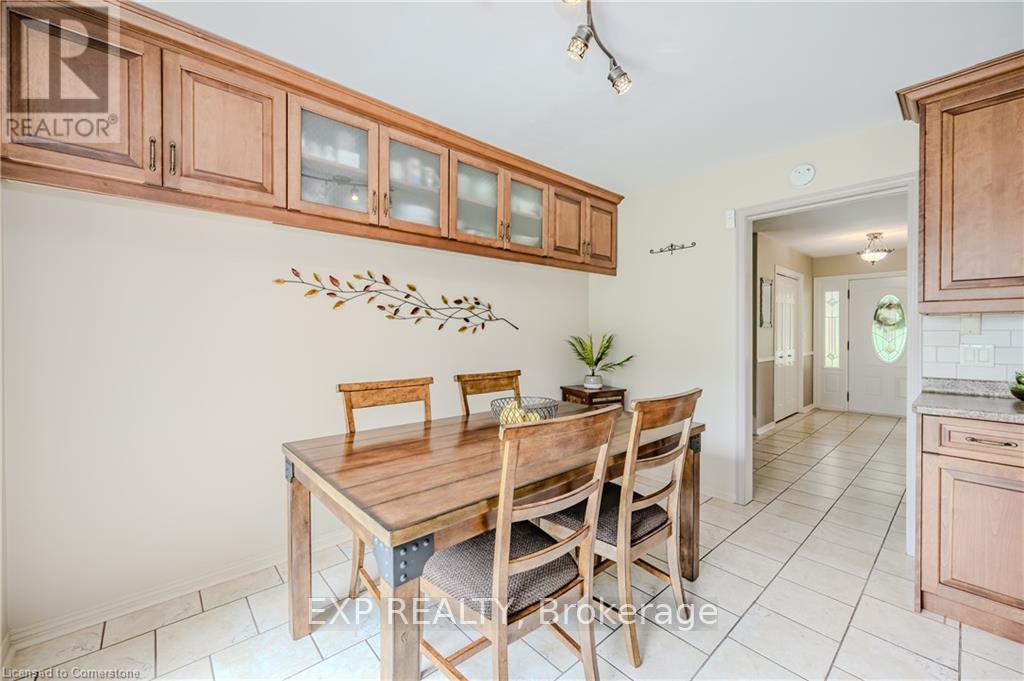 Photo 2 of 11 Coachman Crescent, Hamilton ON