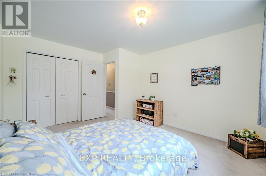 Photo 19 of 11 Coachman Crescent, Hamilton ON