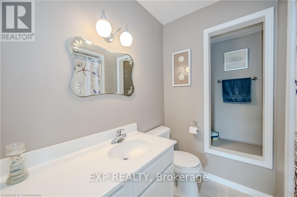 Photo 20 of 11 Coachman Crescent, Hamilton ON