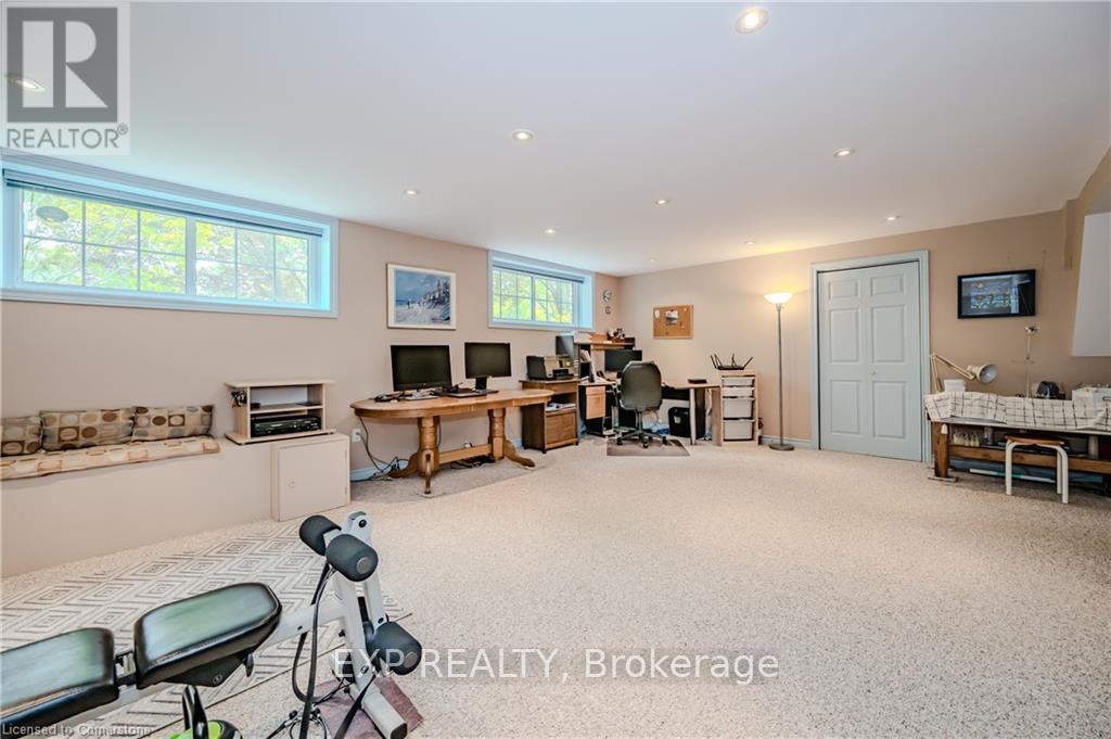 Photo 47 of 11 Coachman Crescent, Hamilton ON