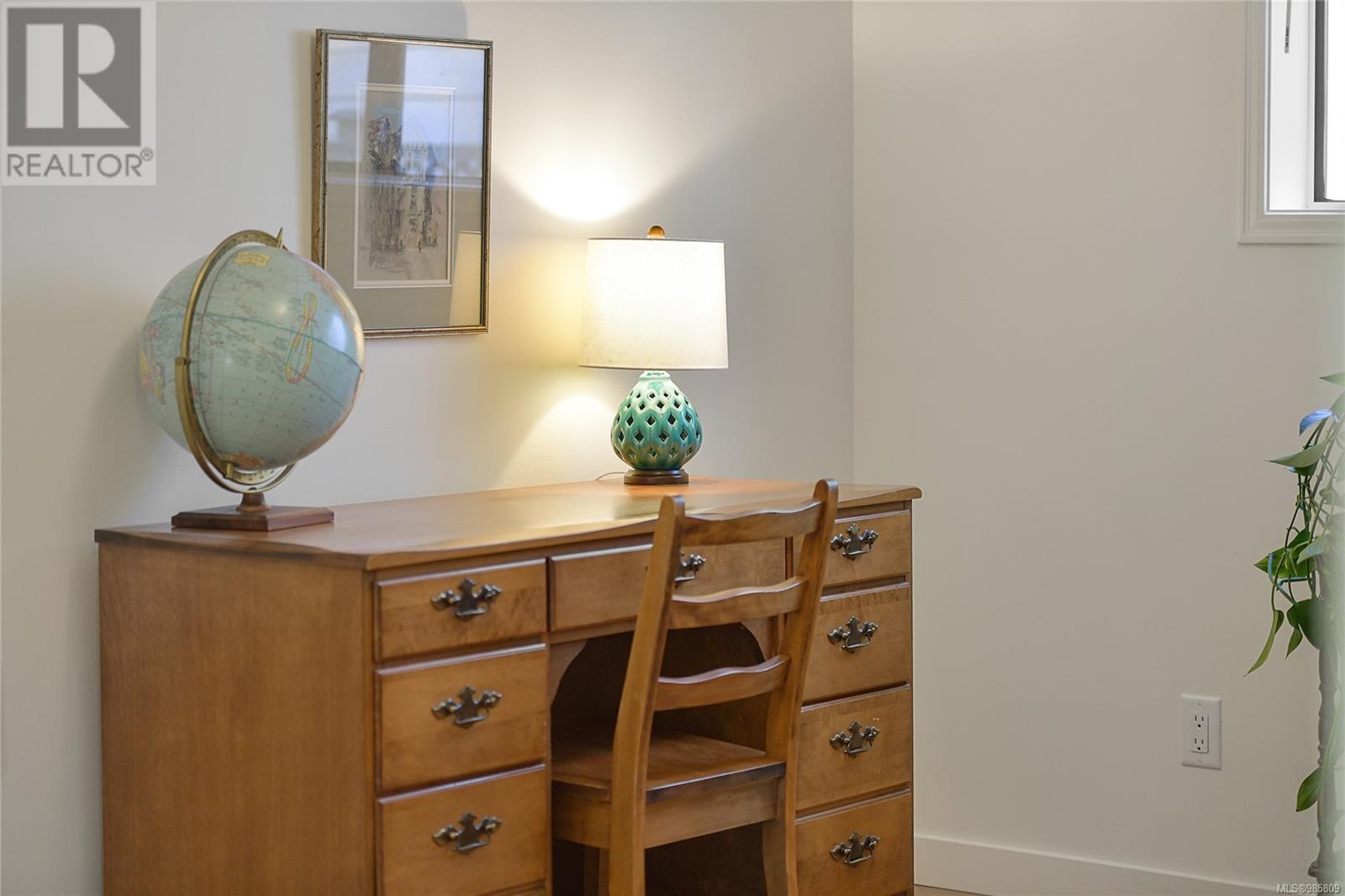 Single Family House for Sale in  Vanguard Pl Saanich 