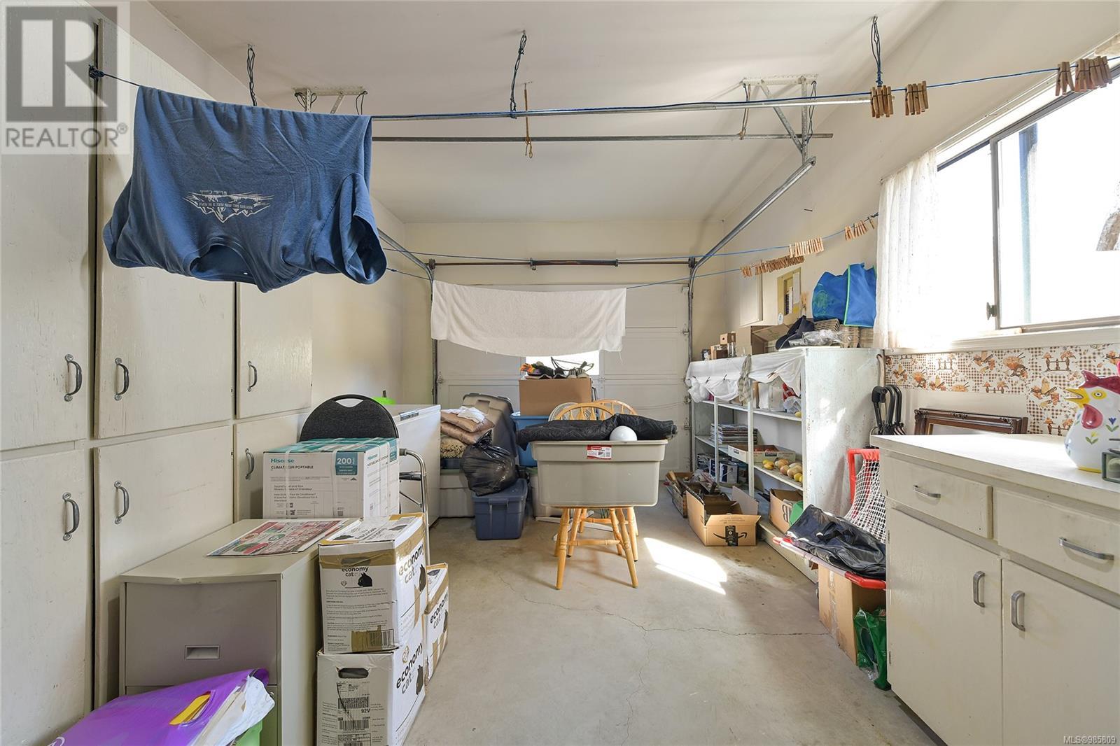 Single Family House for Sale in  Vanguard Pl Saanich 