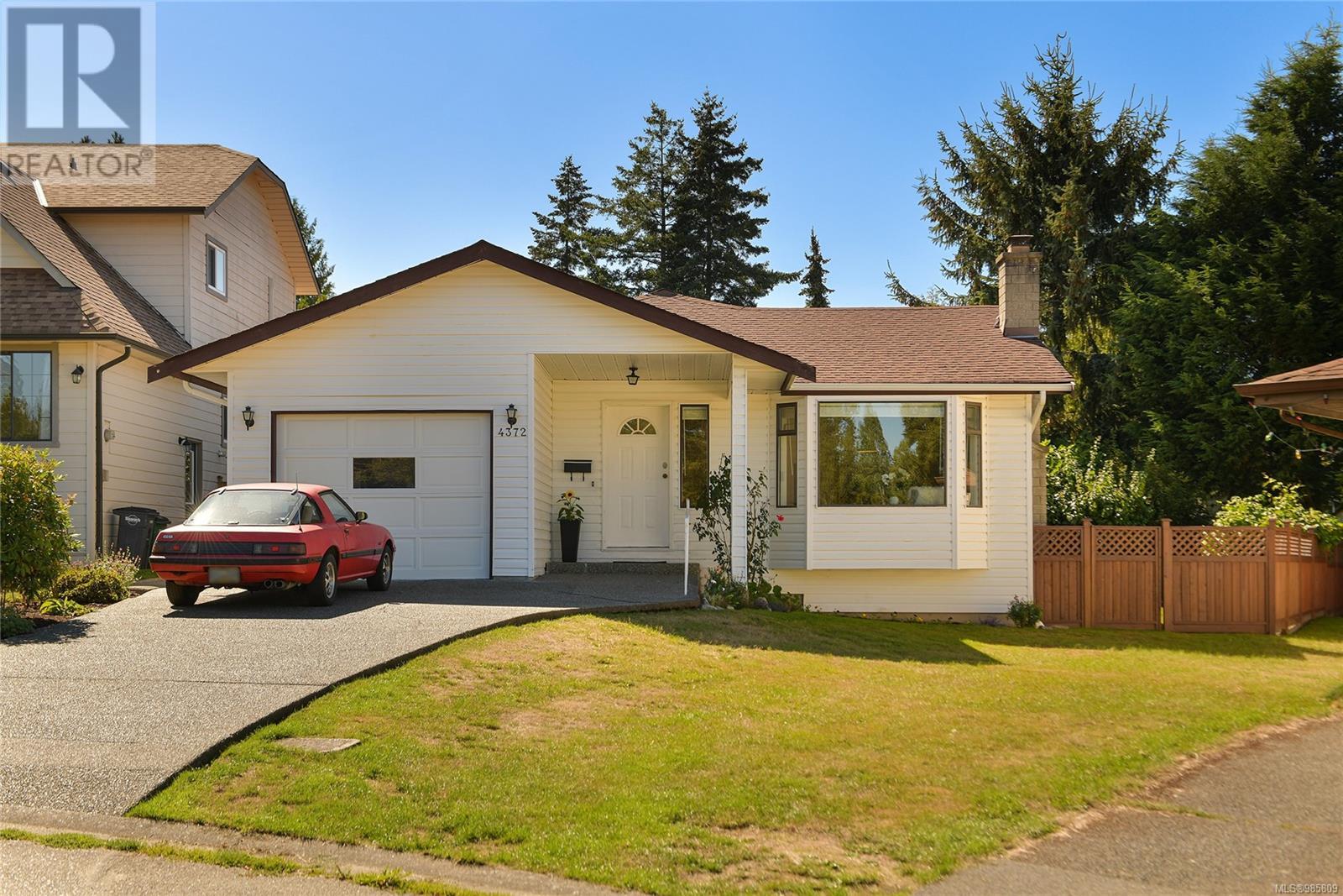 Single Family House for Sale in  Vanguard Pl Saanich 