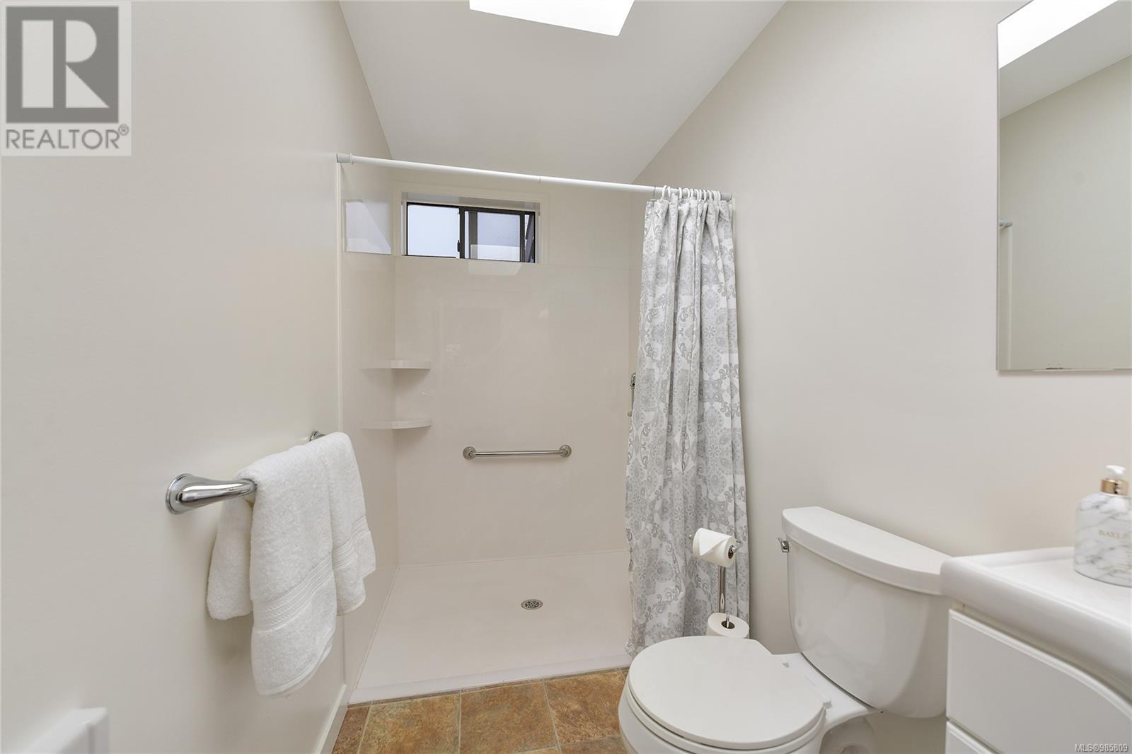 Single Family House for Sale in  Vanguard Pl Saanich 