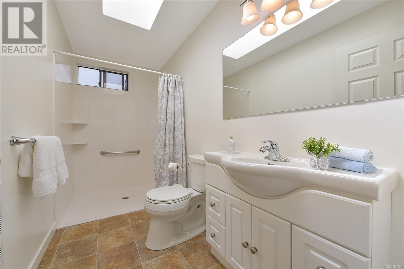 Single Family House for Sale in  Vanguard Pl Saanich 