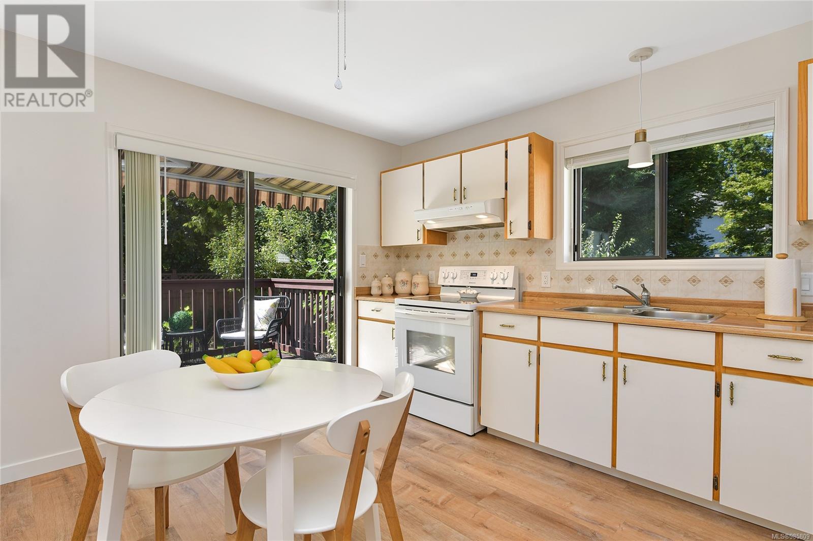 Single Family House for Sale in  Vanguard Pl Saanich 