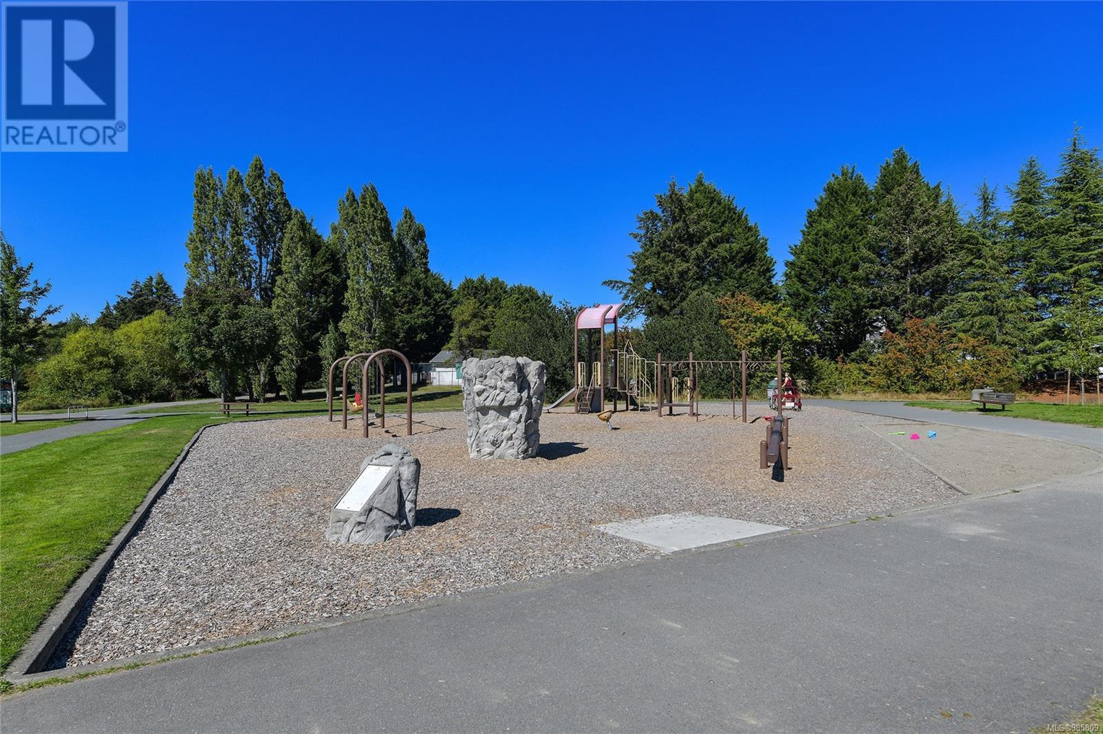 Single Family House for Sale in  Vanguard Pl Saanich 